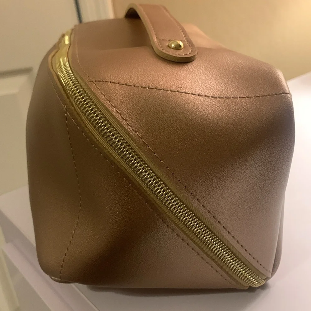 NEW Bloomingdale’s Rose Gold Zip Beauty Pouch - Picture 6 of 7